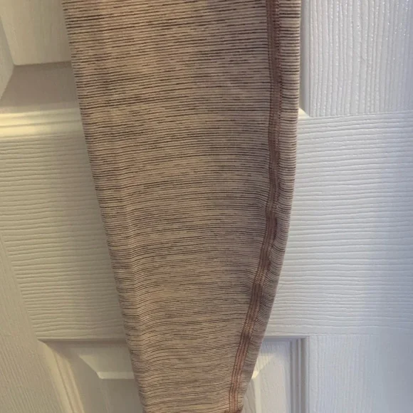 Lulu lemon Align women’s capri leggings - Picture 7 of 7